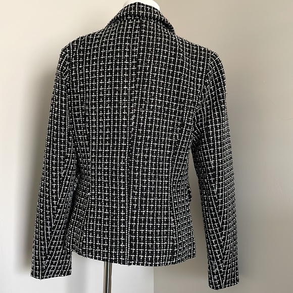 Blazer - Picture 4 of 6